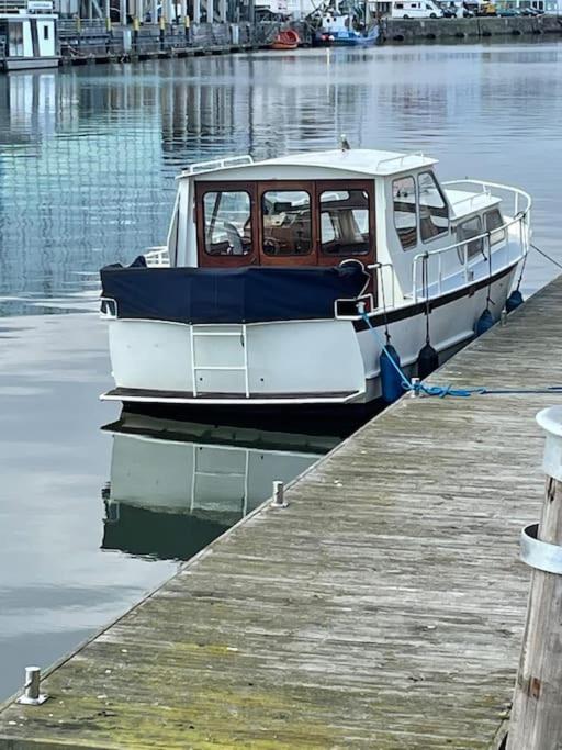 Suesses Motorboot - Bremen Ueberseestadt エクステリア 写真