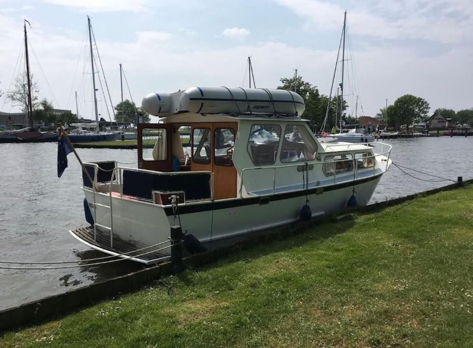 Suesses Motorboot - Bremen Ueberseestadt エクステリア 写真