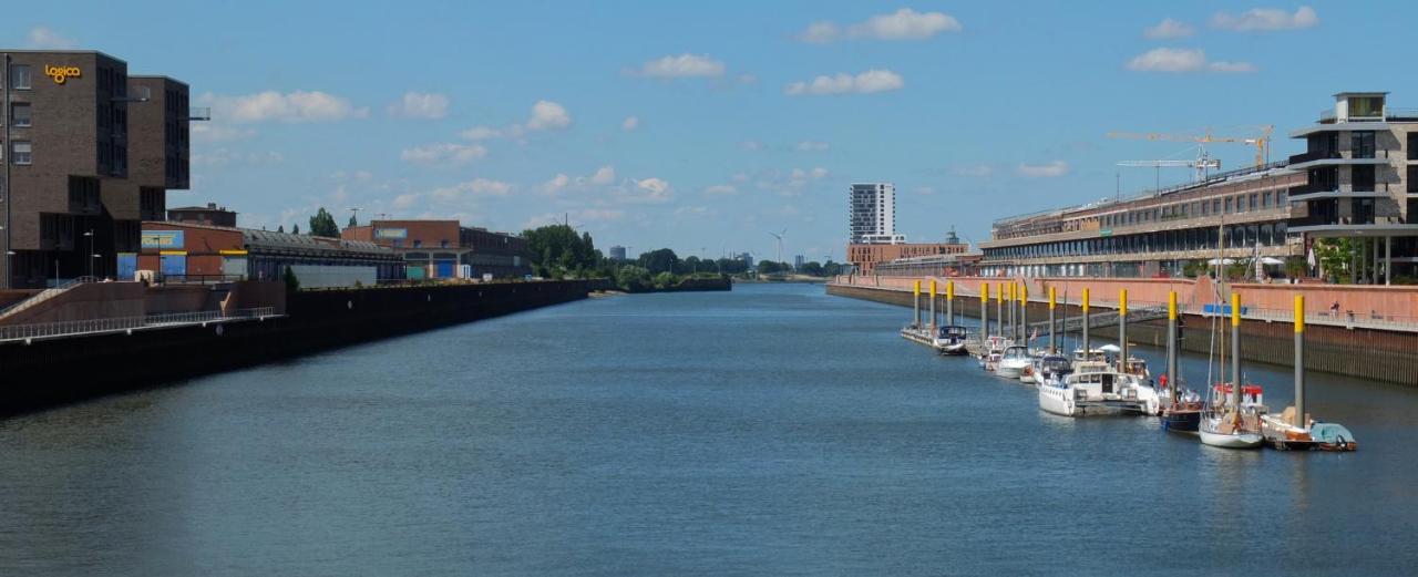 Suesses Motorboot - Bremen Ueberseestadt エクステリア 写真