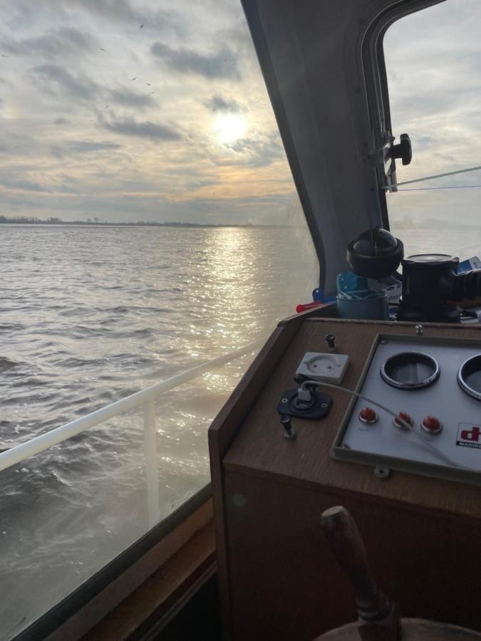 Suesses Motorboot - Bremen Ueberseestadt エクステリア 写真